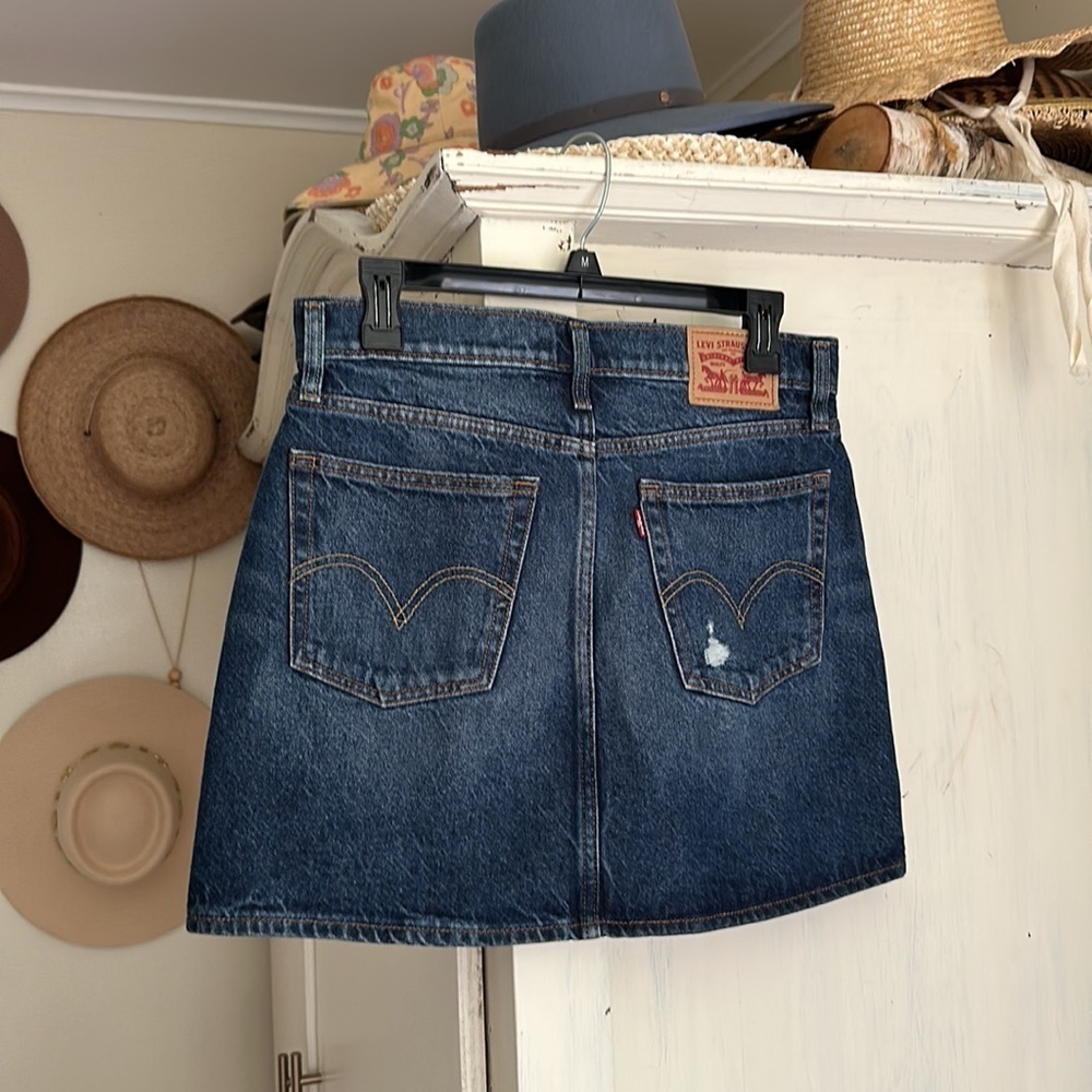 Levi’s - Picture 2 of 4